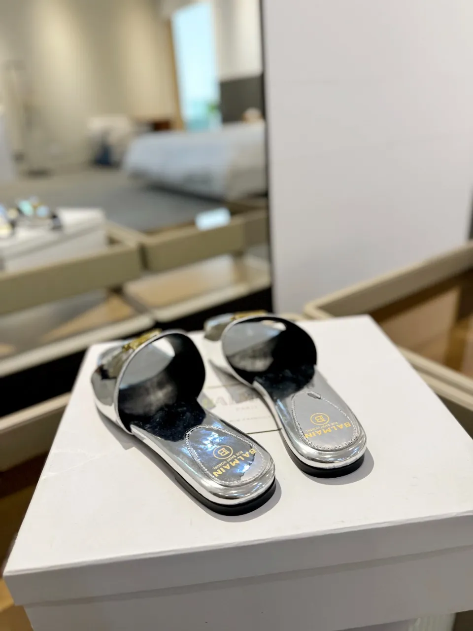 Balmain シルバー ファッションフラットスリッパ - 画像 (10)