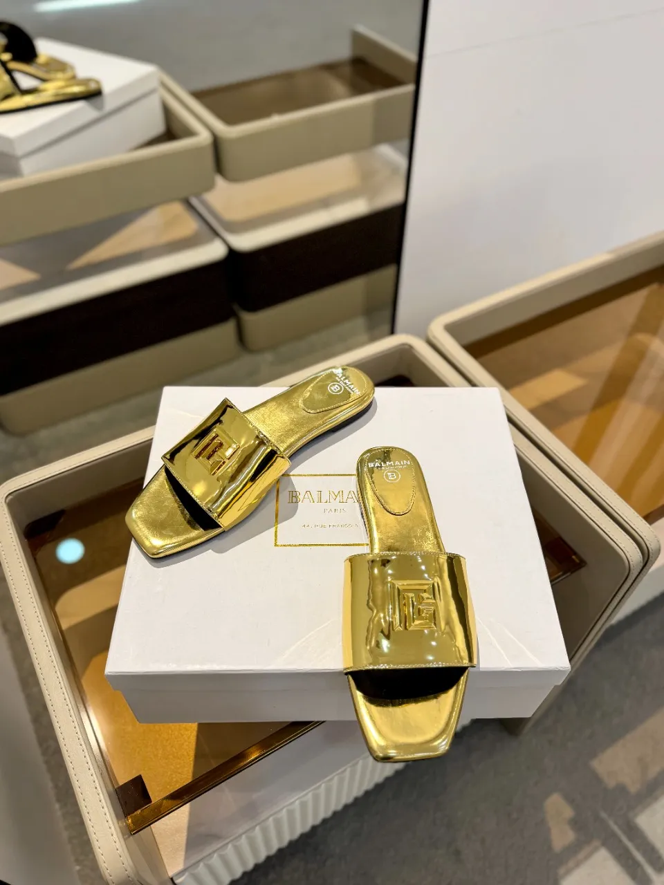 Balmain ゴールド ファッションフラットスリッパ - 画像 (6)