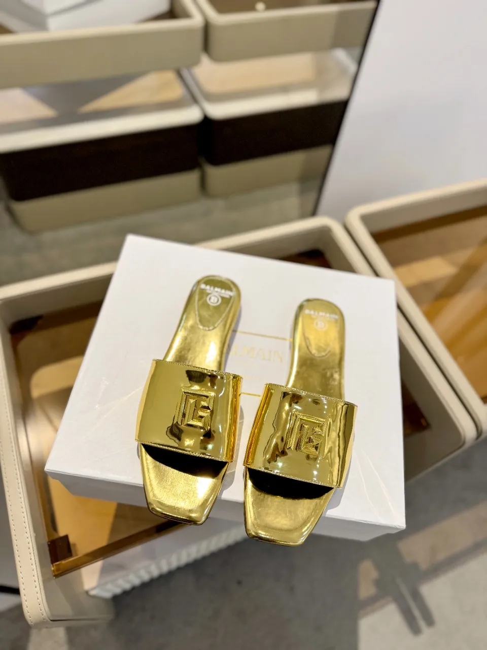 Balmain ゴールド ファッションフラットスリッパ - 画像 (7)