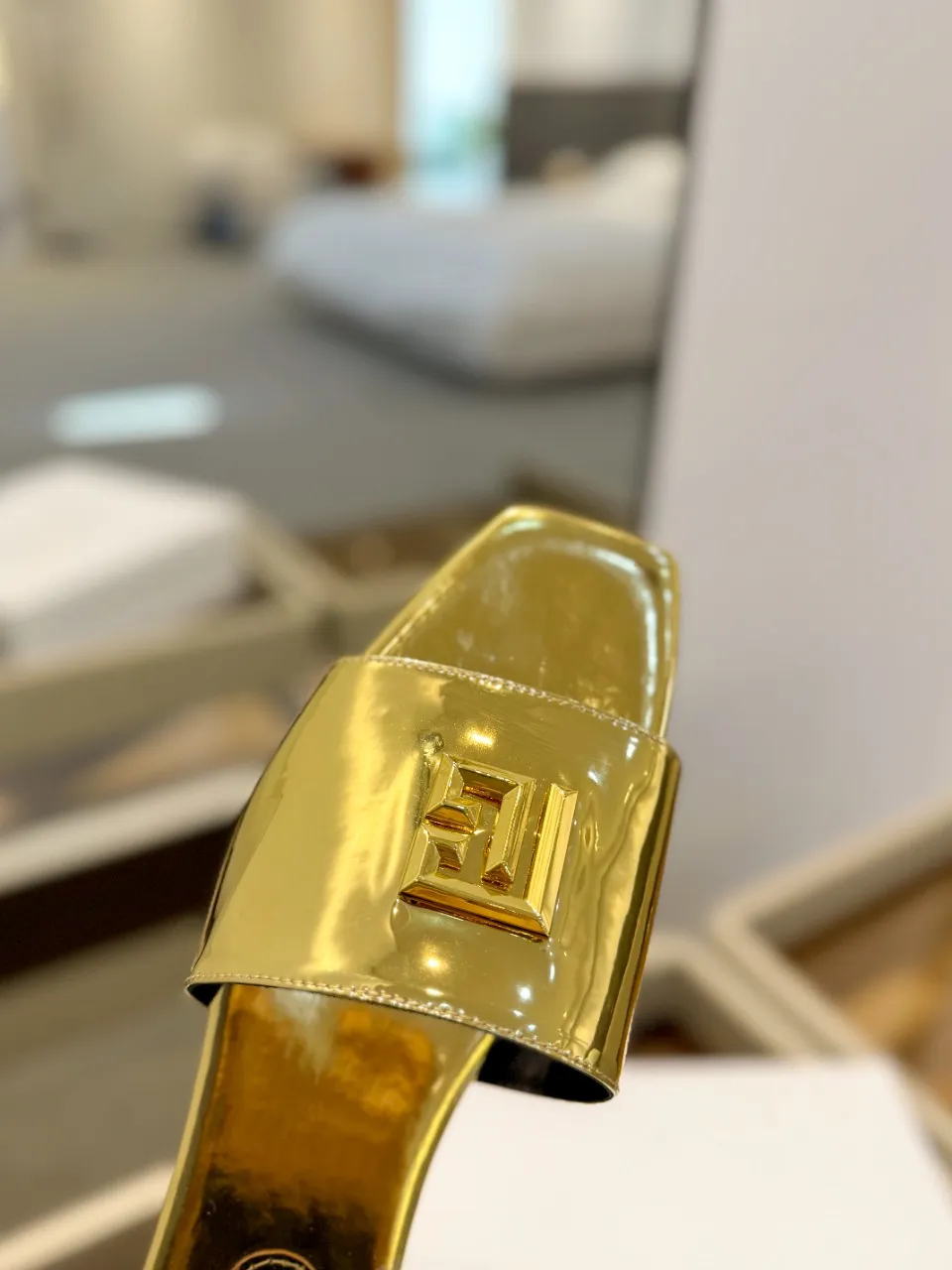 Balmain ゴールド ファッションフラットスリッパ - 画像 (9)