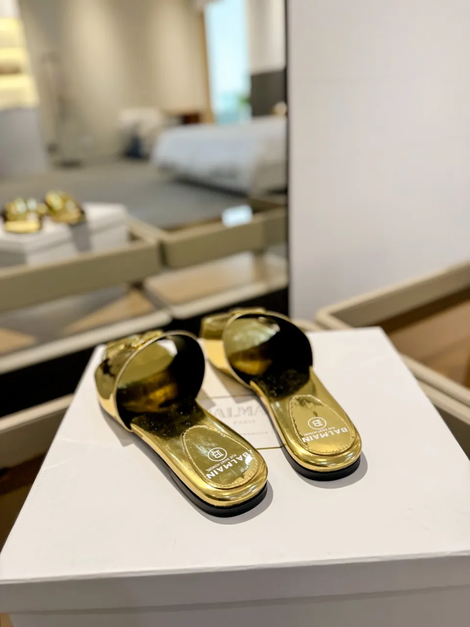 Balmain ゴールド ファッションフラットスリッパ - 画像 (10)