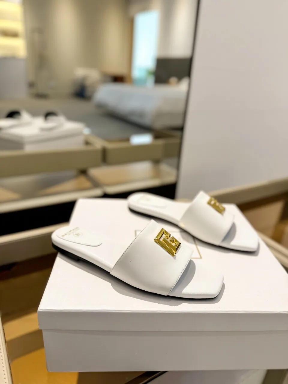 Balmain ホワイト ファッションフラットスリッパ - 画像 (3)