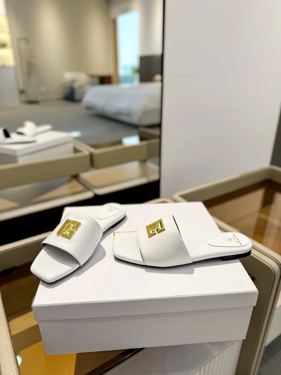 Balmain ホワイト ファッションフラットスリッパ - 画像 (7)