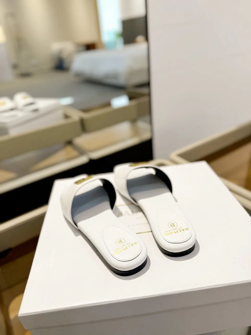 Balmain ホワイト ファッションフラットスリッパ - 画像 (8)