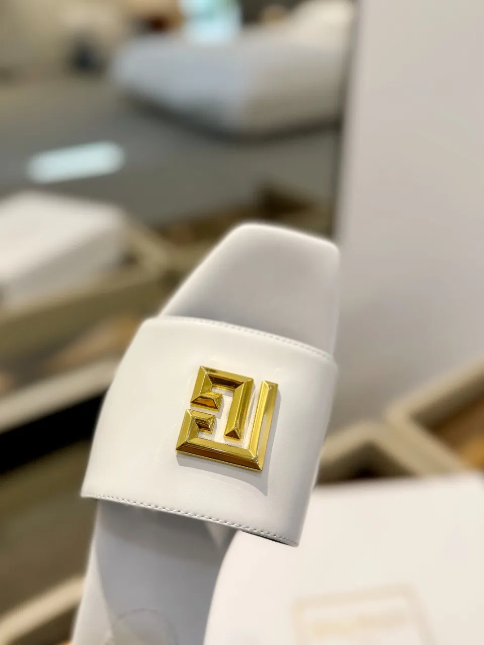 Balmain ホワイト ファッションフラットスリッパ - 画像 (10)