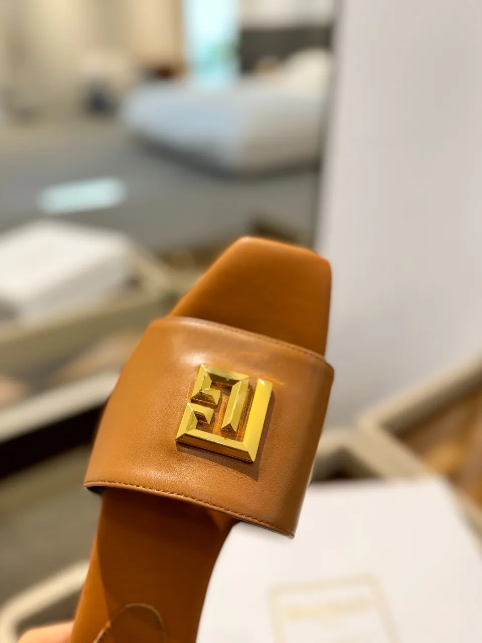 Balmain 2024春夏新作 茶色フラットビーチサンダル - 画像 (9)