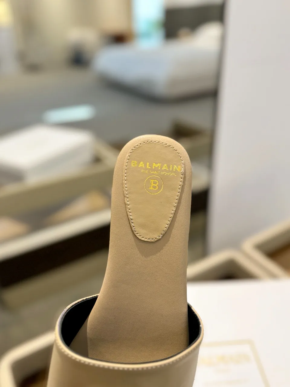 Balmain 2024春夏ベージュフラットビーチサンダル - 画像 (10)