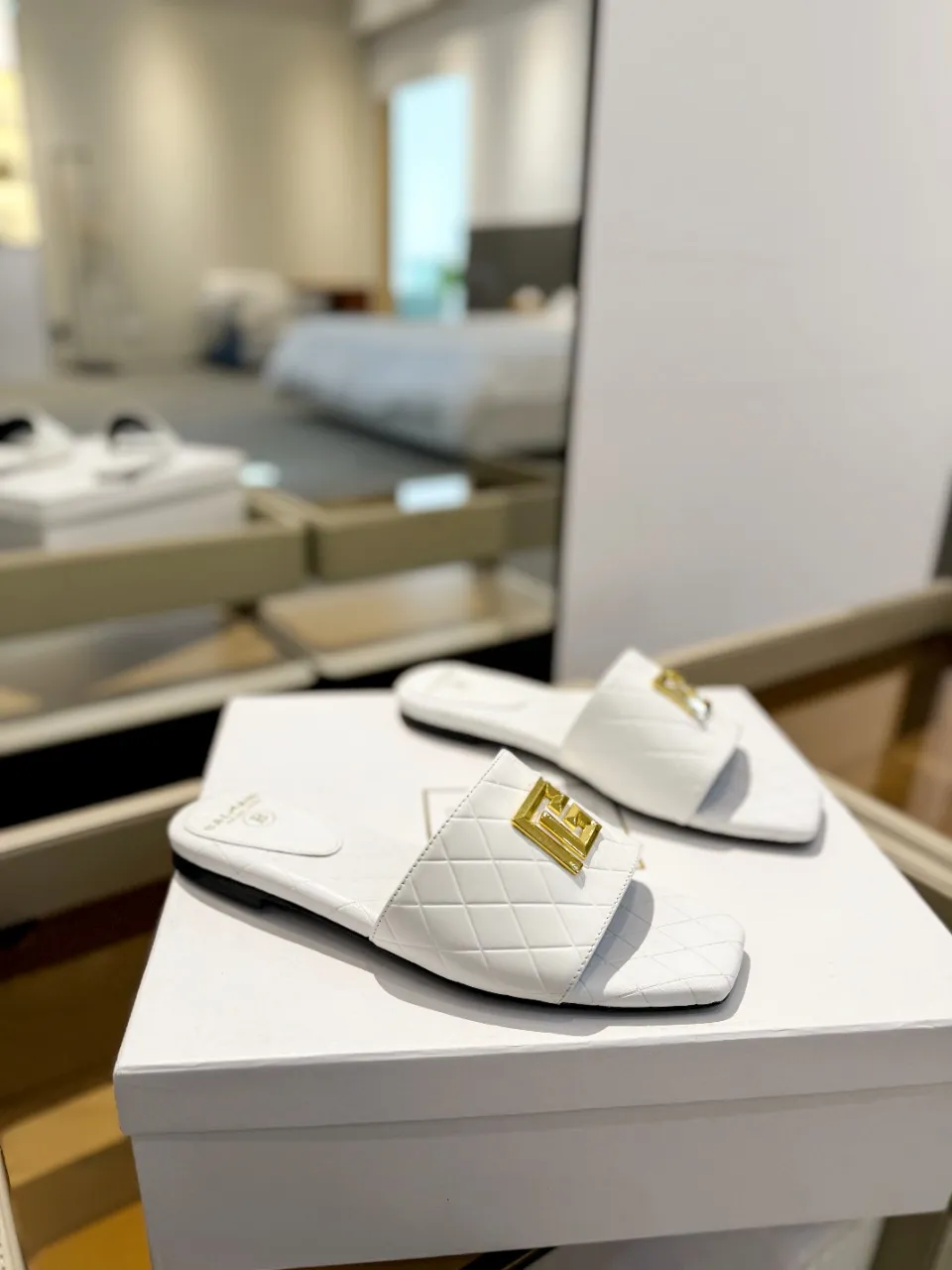 Balmain ホワイト ファッション ビーチサンダル 2024 - 画像 (3)