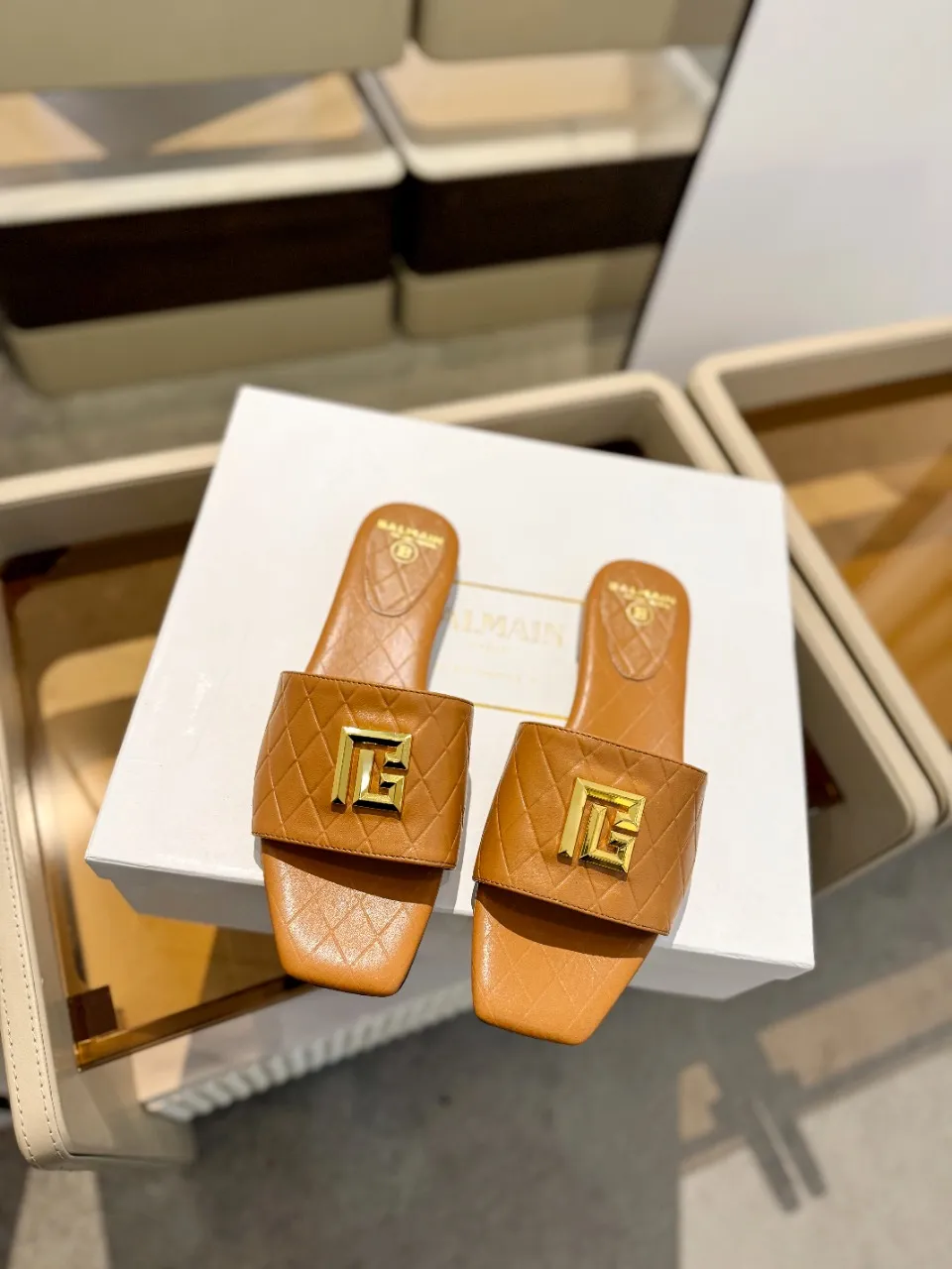 Balmain 2024春夏新作ブラウンビーチサンダル - 画像 (6)