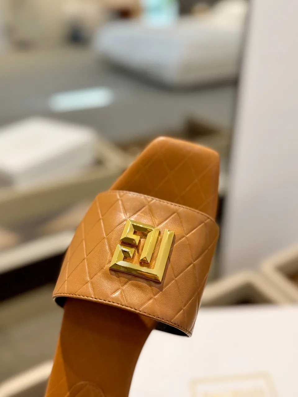 Balmain 2024春夏新作ブラウンビーチサンダル - 画像 (8)