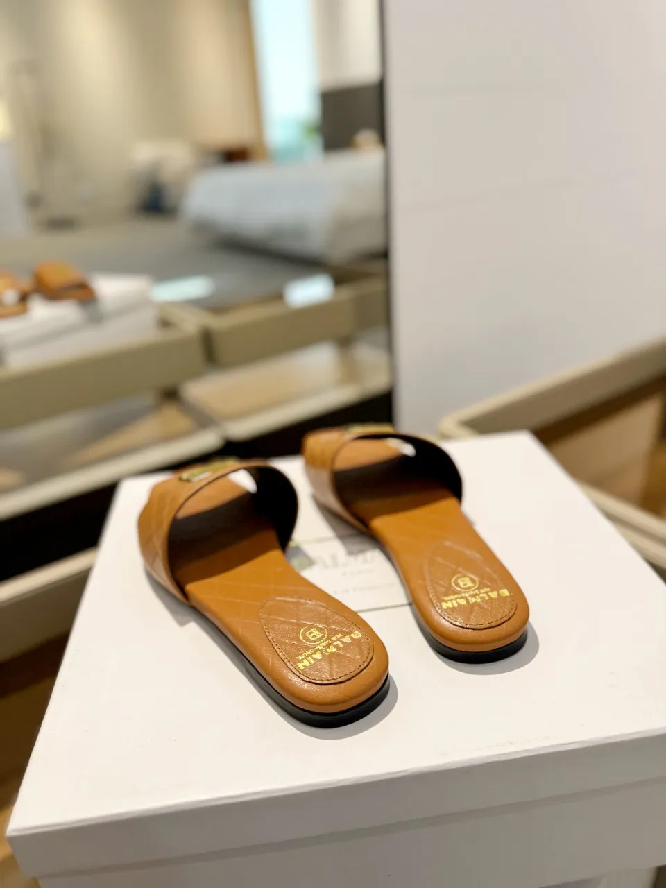 Balmain 2024春夏新作ブラウンビーチサンダル - 画像 (9)