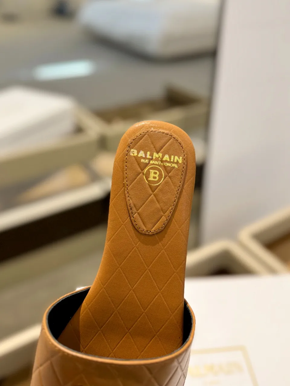 Balmain 2024春夏新作ブラウンビーチサンダル - 画像 (10)