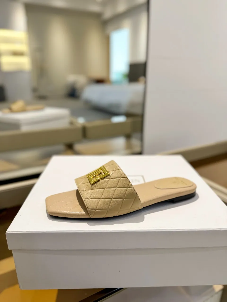 Balmainベージュファッションフラットスリッパ2024