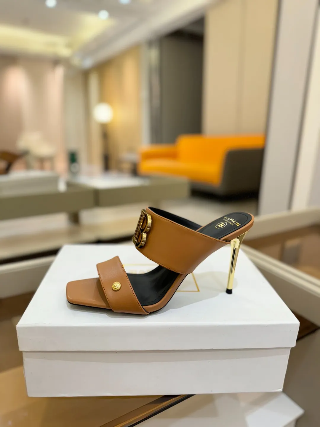 Balmain 2025春夏金属バックルハイヒールのスリッパブラウン