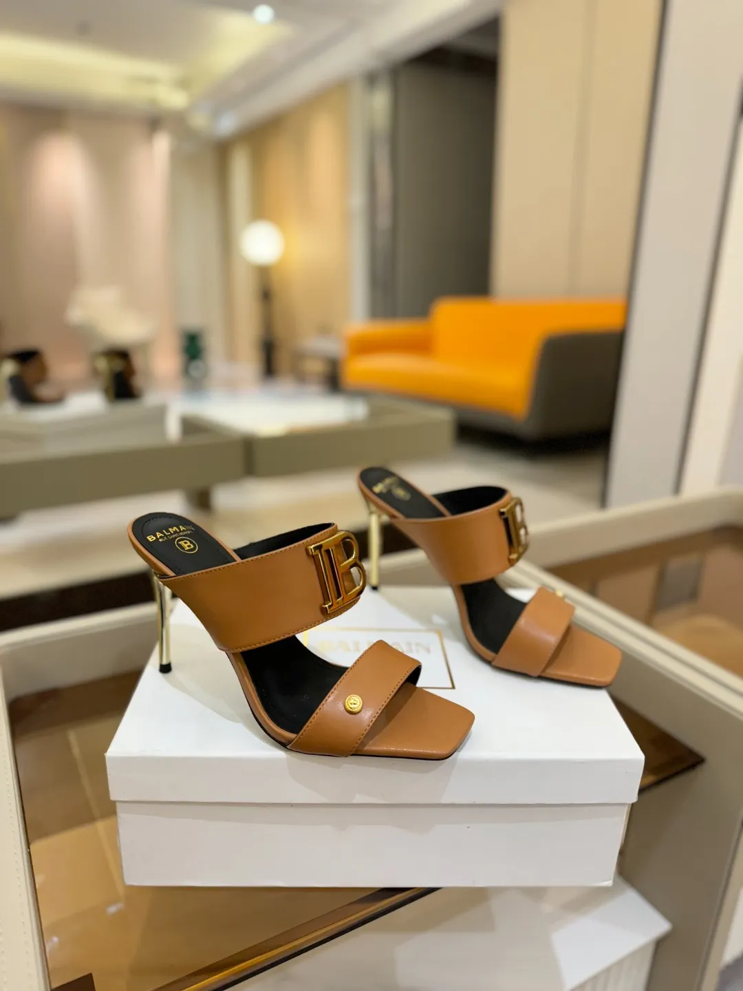 Balmain 2025春夏金属バックルハイヒールのスリッパブラウン - 画像 (3)
