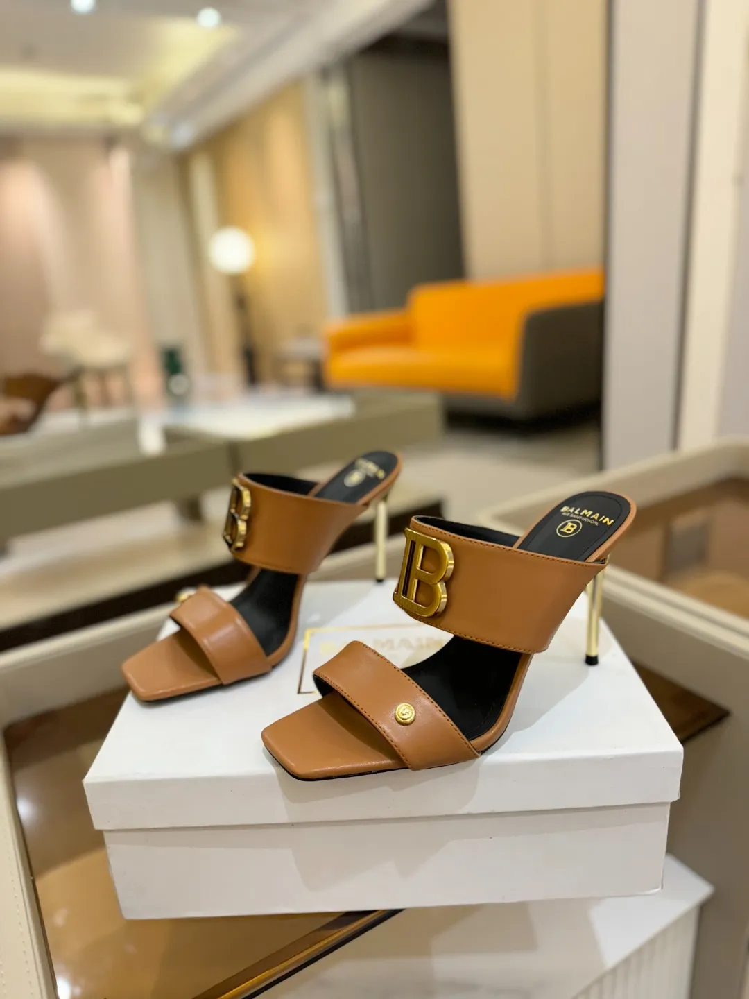 Balmain 2025春夏金属バックルハイヒールのスリッパブラウン - 画像 (4)