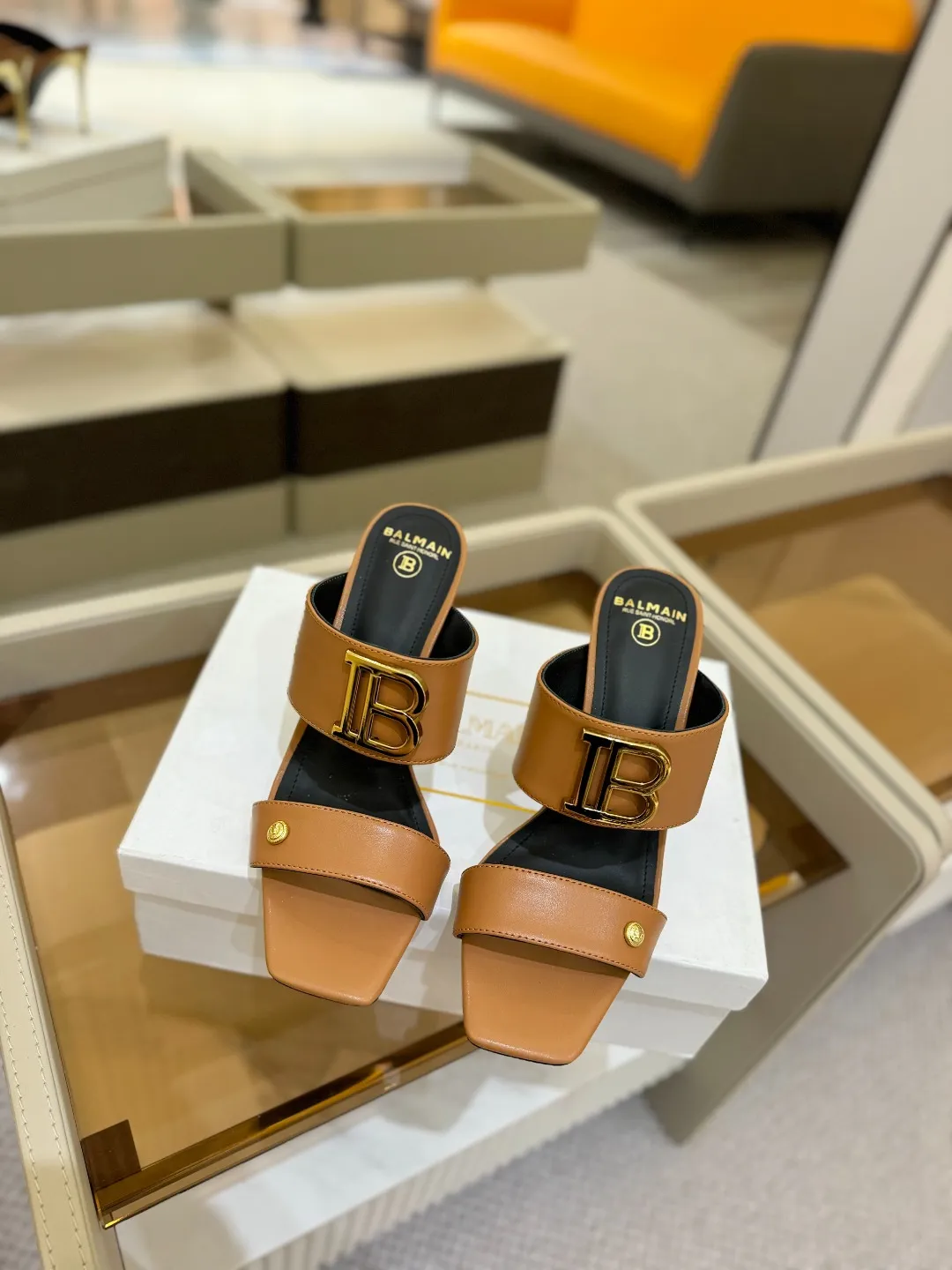 Balmain 2025春夏金属バックルハイヒールのスリッパブラウン - 画像 (5)