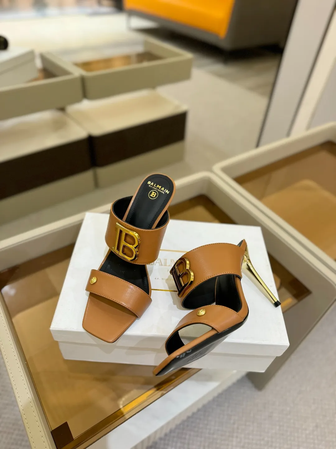 Balmain 2025春夏金属バックルハイヒールのスリッパブラウン - 画像 (6)