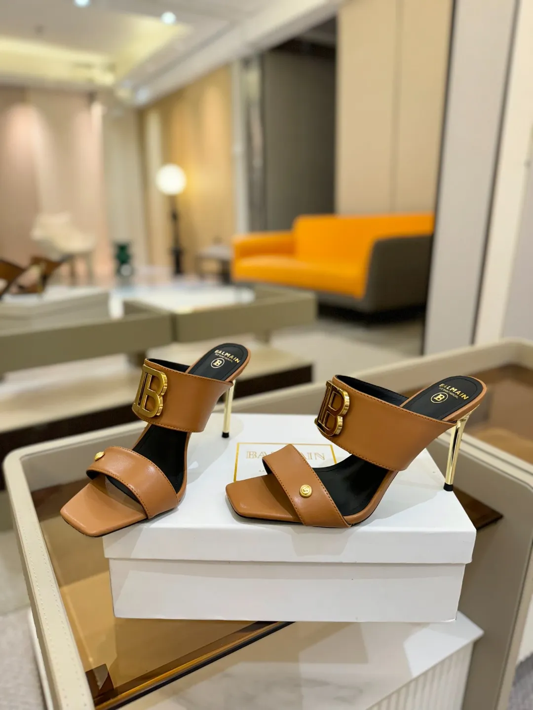 Balmain 2025春夏金属バックルハイヒールのスリッパブラウン - 画像 (7)