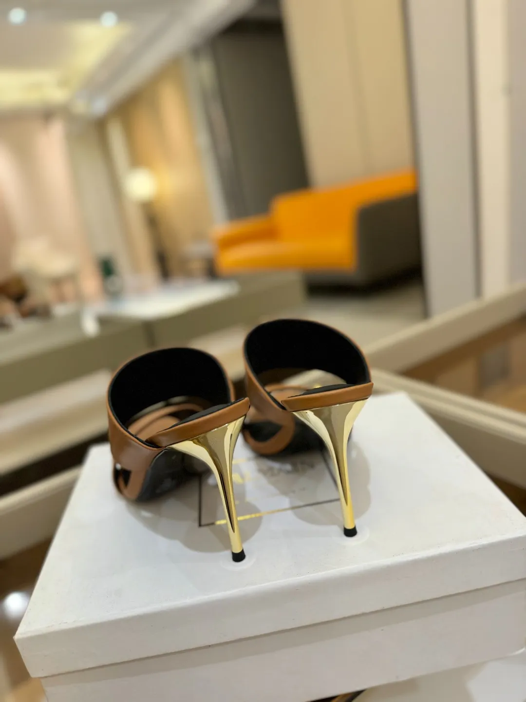 Balmain 2025春夏金属バックルハイヒールのスリッパブラウン - 画像 (8)