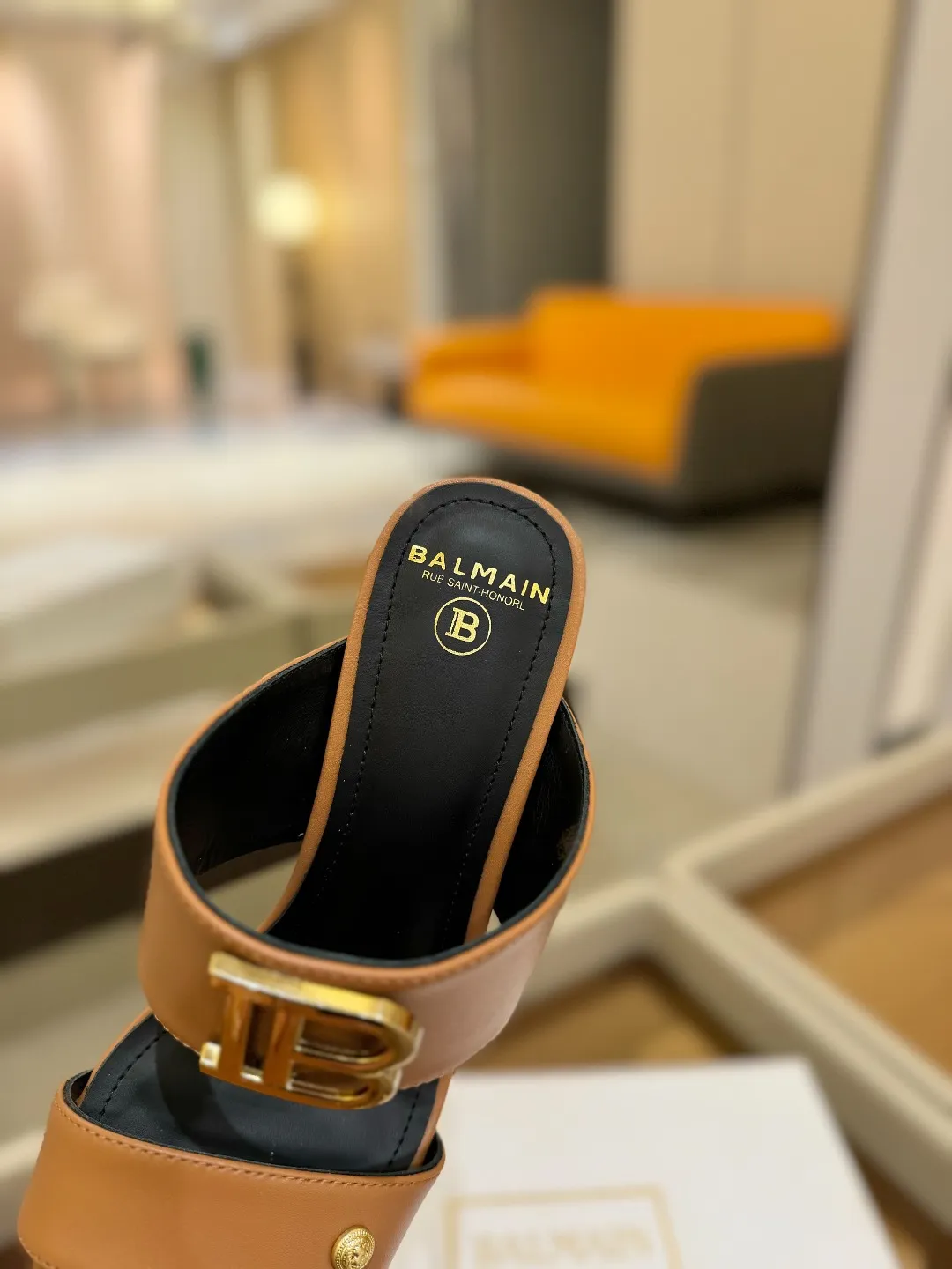 Balmain 2025春夏金属バックルハイヒールのスリッパブラウン - 画像 (9)