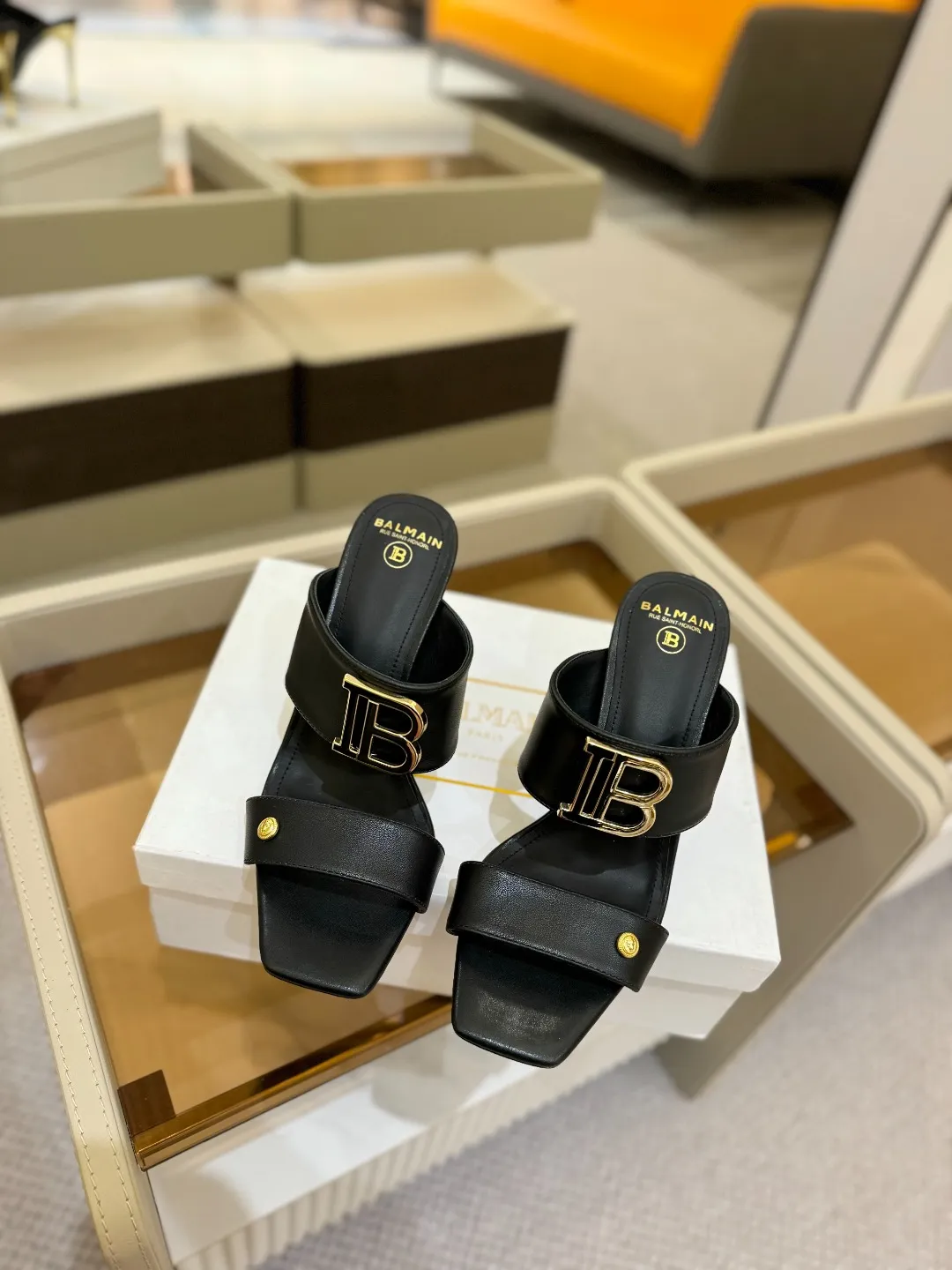 Balmain 2025春夏金属バックル黒ハイヒールのスリッパ - 画像 (5)