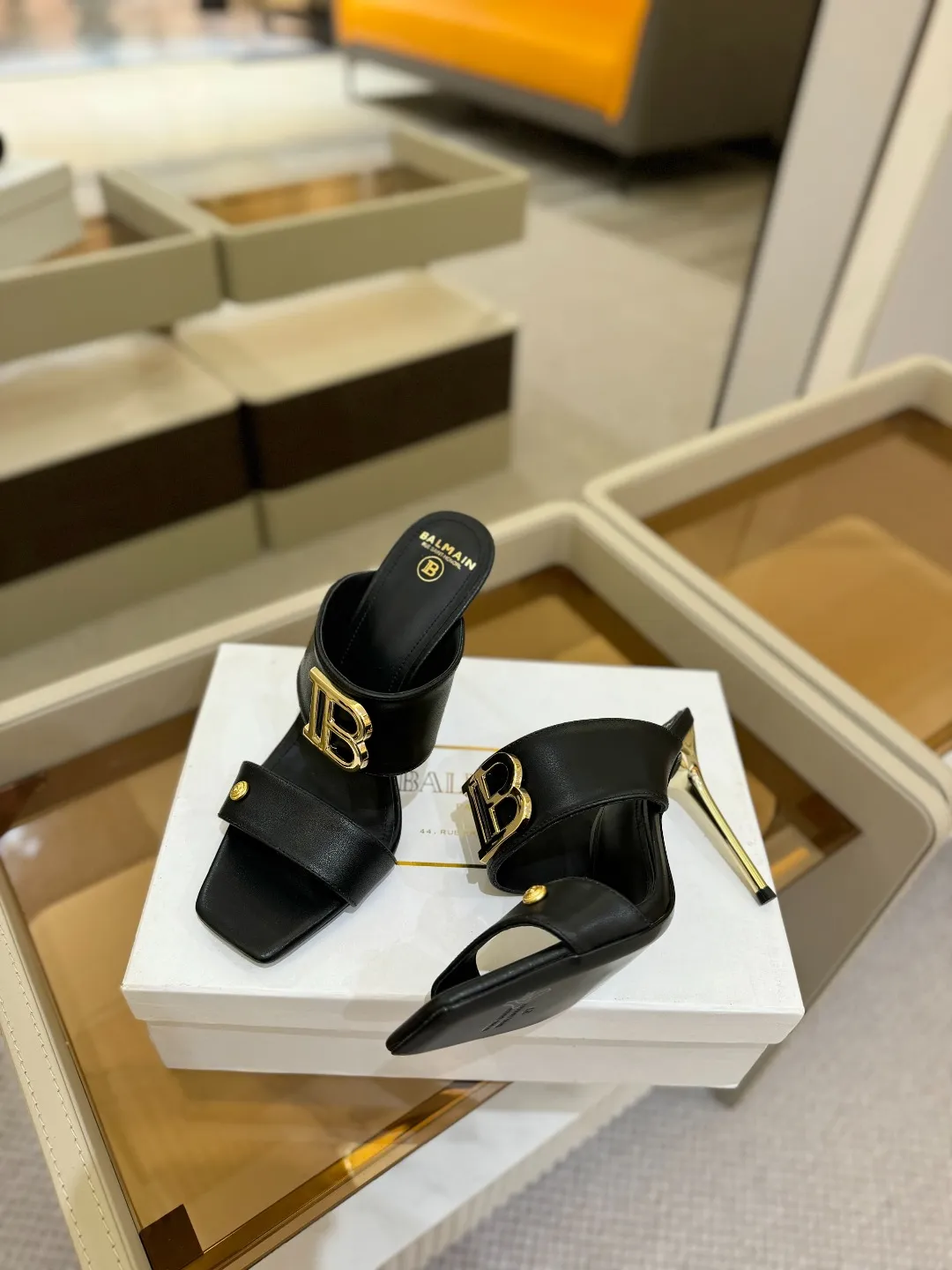 Balmain 2025春夏金属バックル黒ハイヒールのスリッパ - 画像 (6)