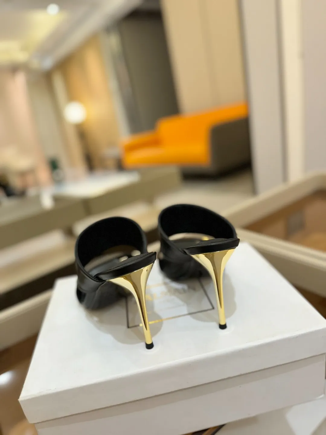 Balmain 2025春夏金属バックル黒ハイヒールのスリッパ - 画像 (8)