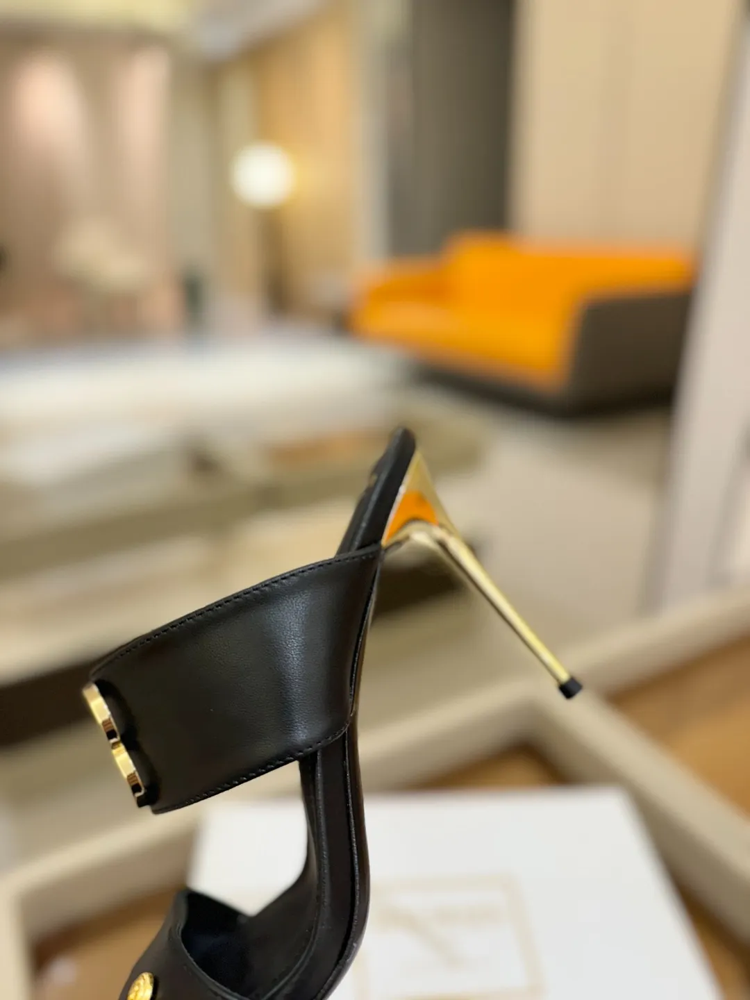 Balmain 2025春夏金属バックル黒ハイヒールのスリッパ - 画像 (9)