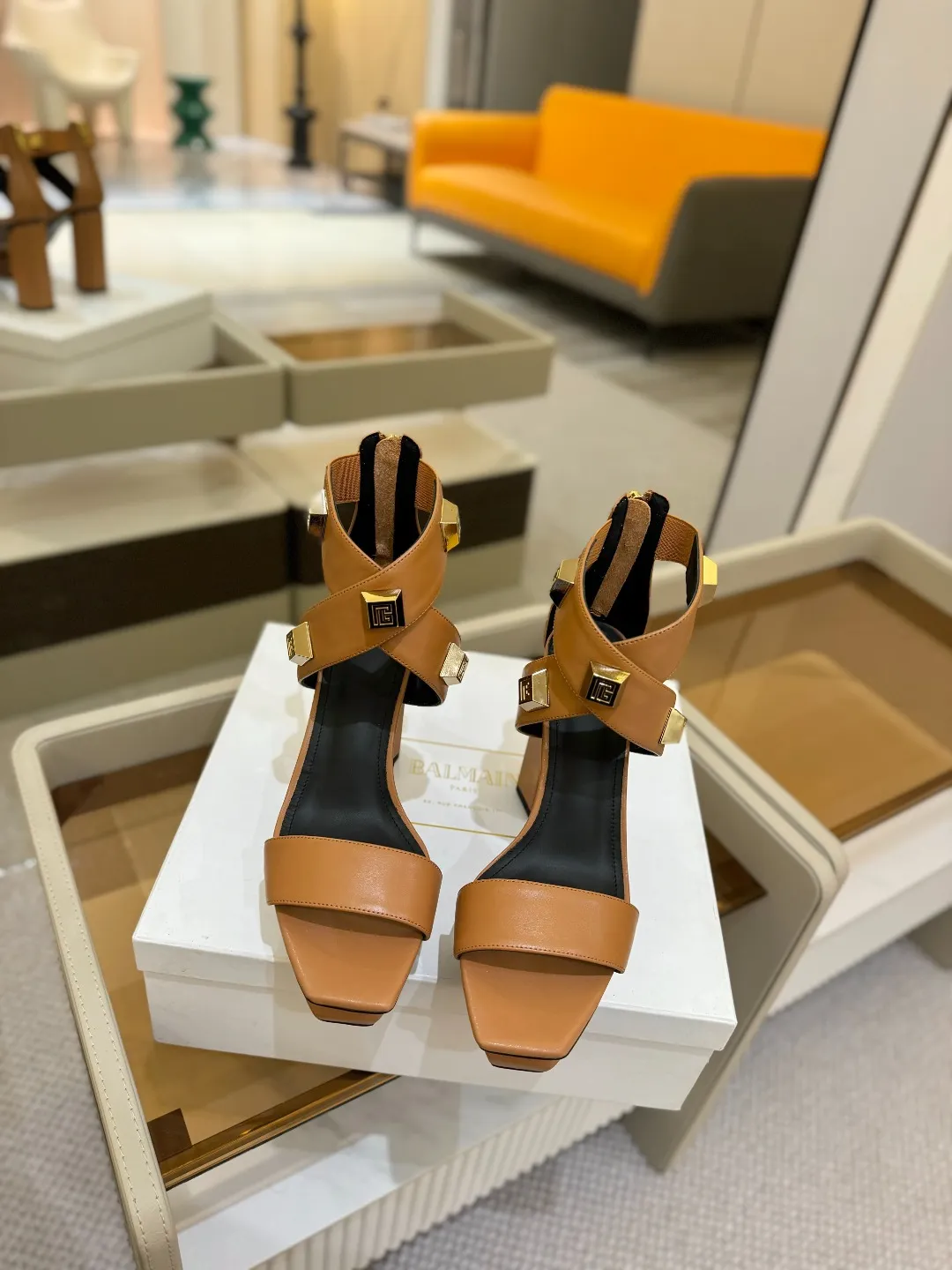 ピエールバルマン 茶色 ファッションハイヒールサンダル - 画像 (5)