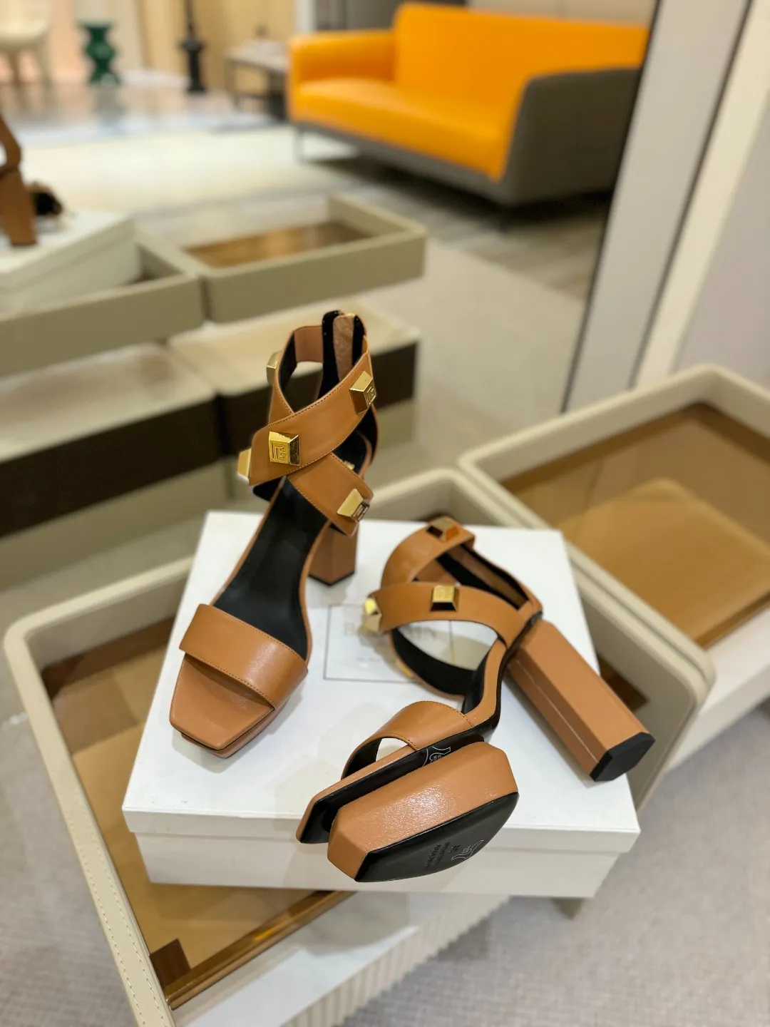 ピエールバルマン 茶色 ファッションハイヒールサンダル - 画像 (6)