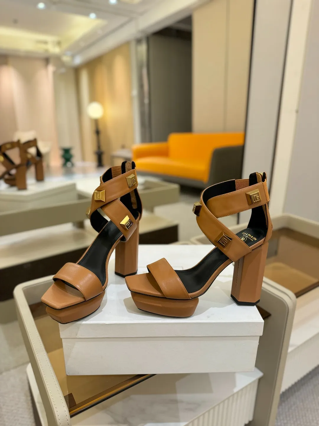 ピエールバルマン 茶色 ファッションハイヒールサンダル - 画像 (7)