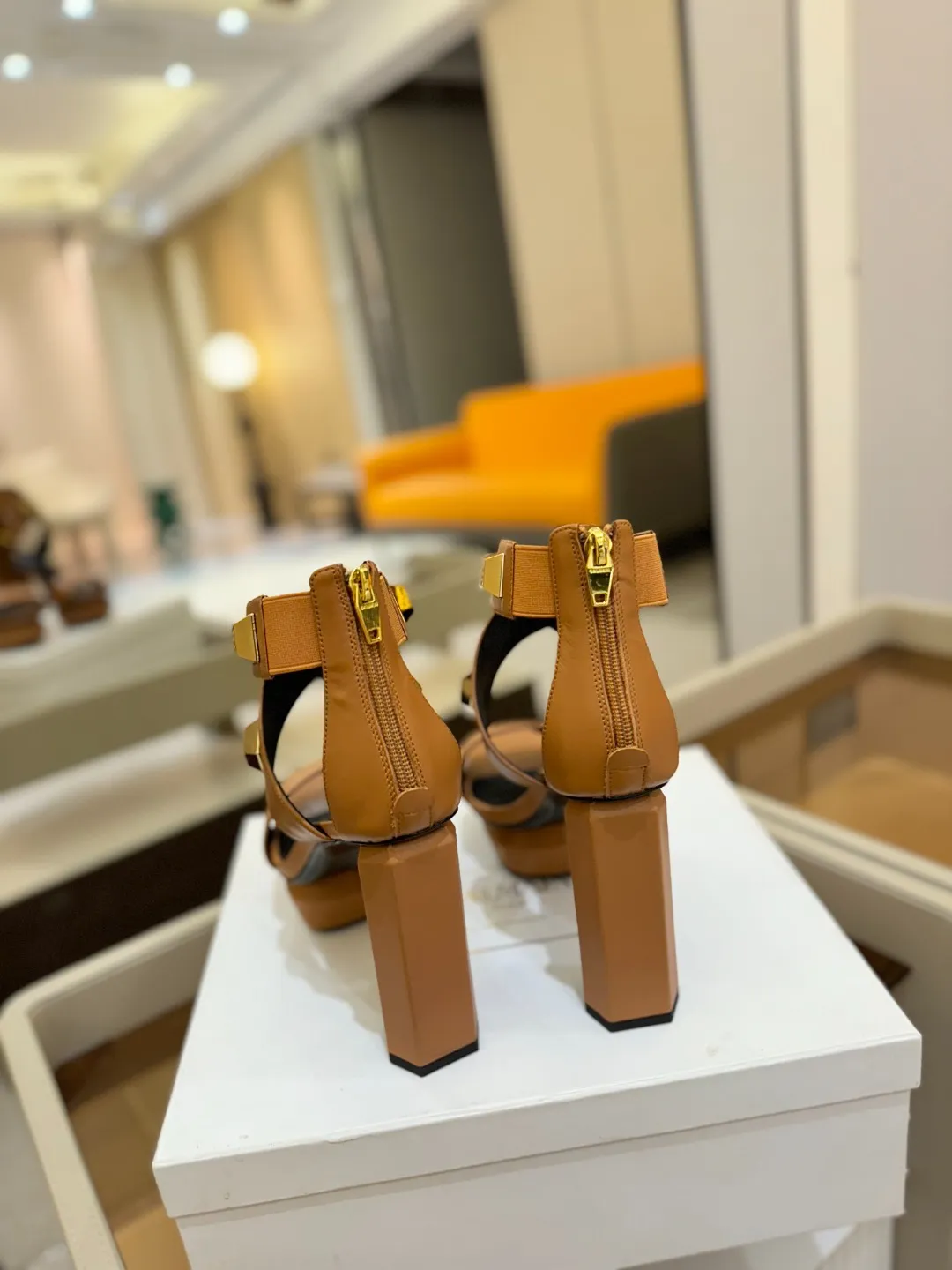 ピエールバルマン 茶色 ファッションハイヒールサンダル - 画像 (8)