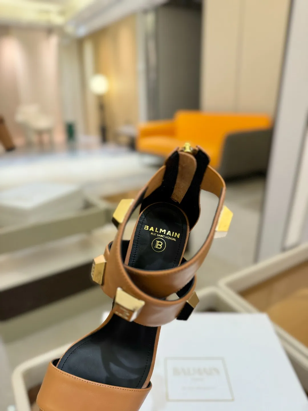 ピエールバルマン 茶色 ファッションハイヒールサンダル - 画像 (9)