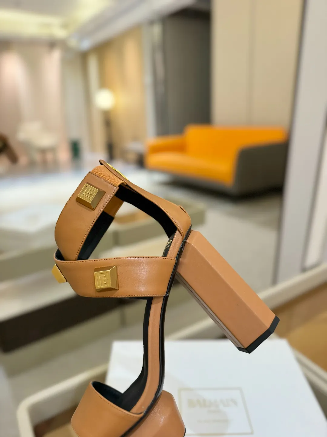 ピエールバルマン 茶色 ファッションハイヒールサンダル - 画像 (10)