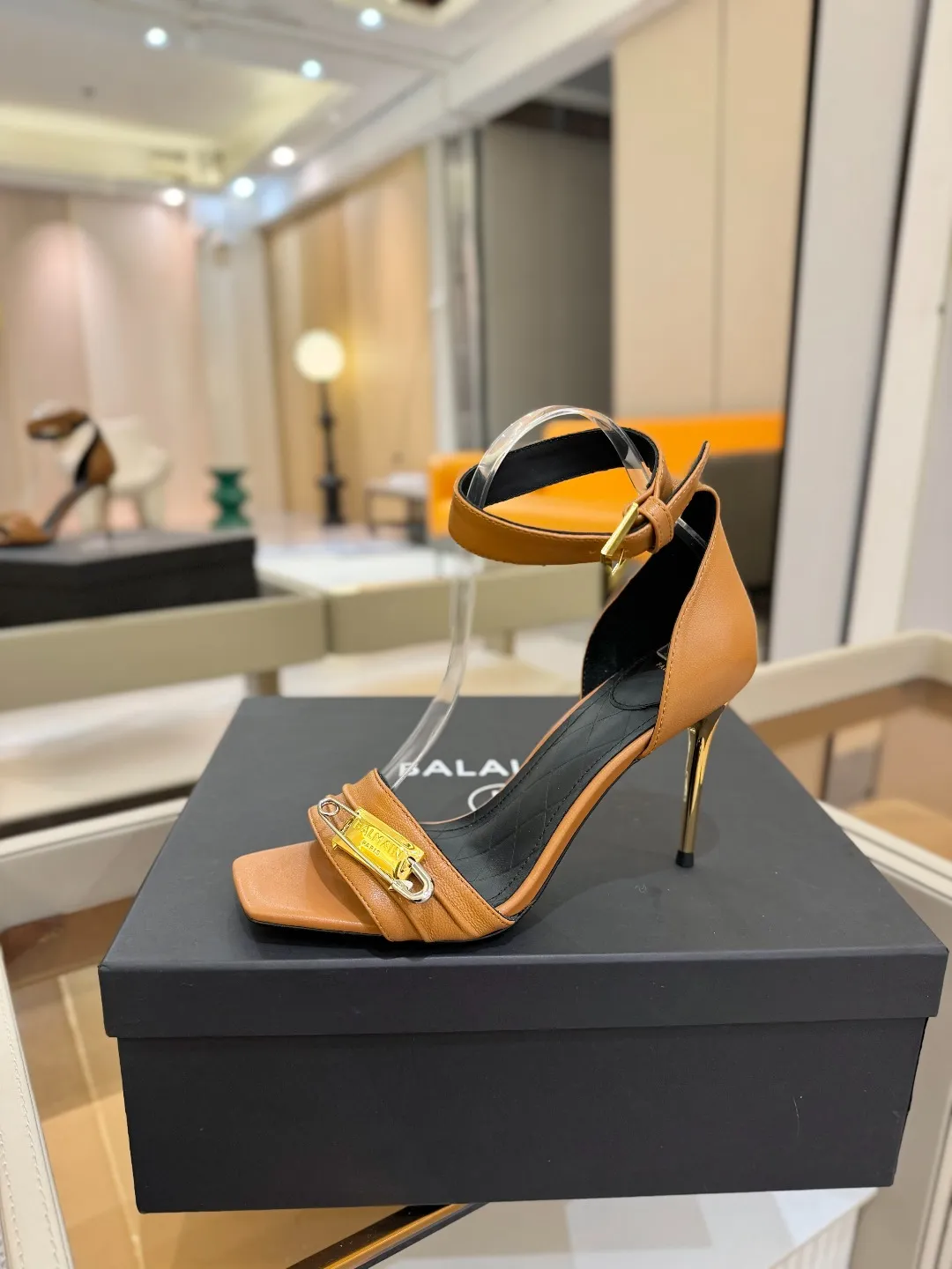 ピエールバルマン タン色 ハイヒールサンダル