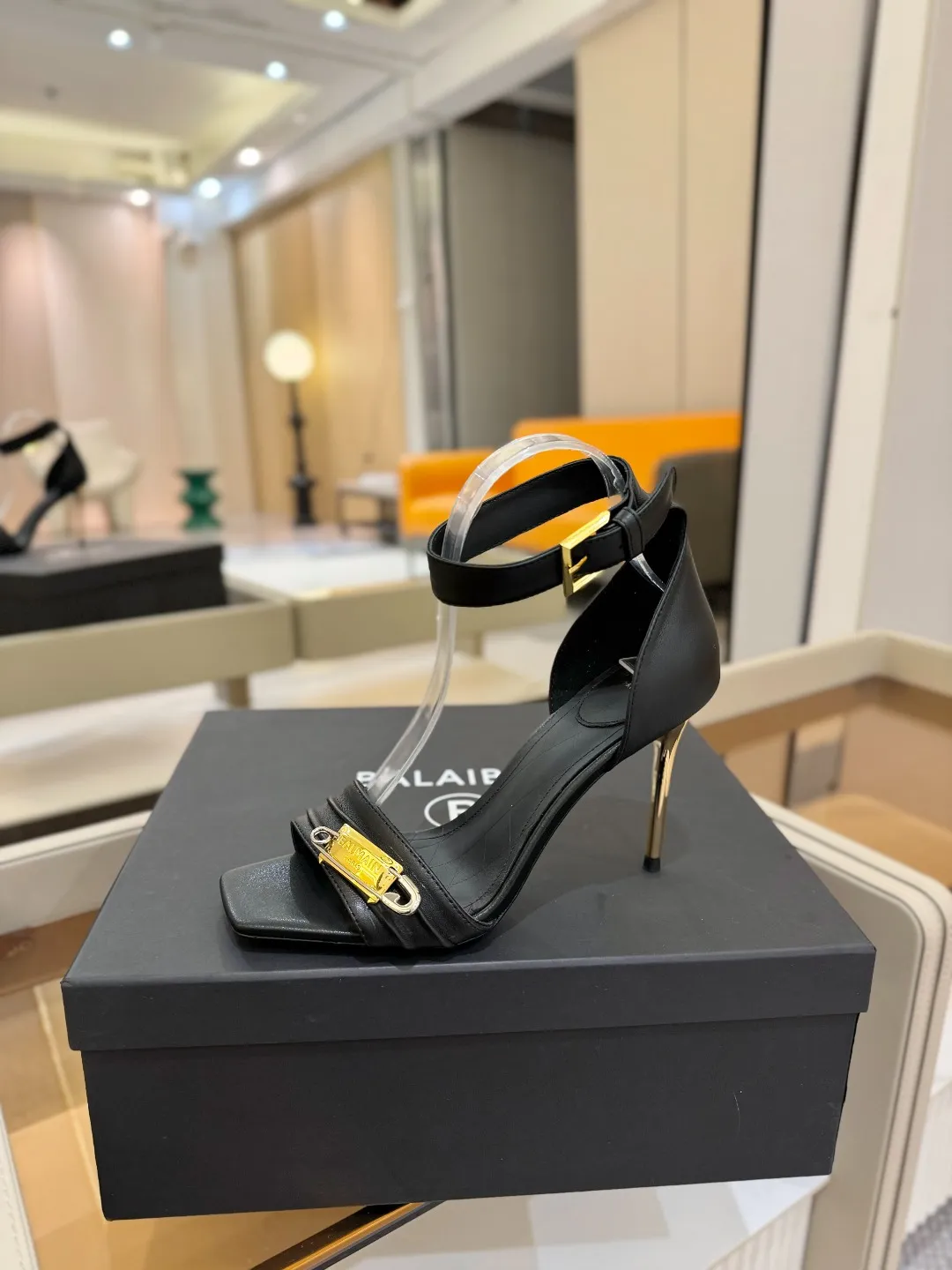 ピエールバルマン ブラック ハイヒールサンダル