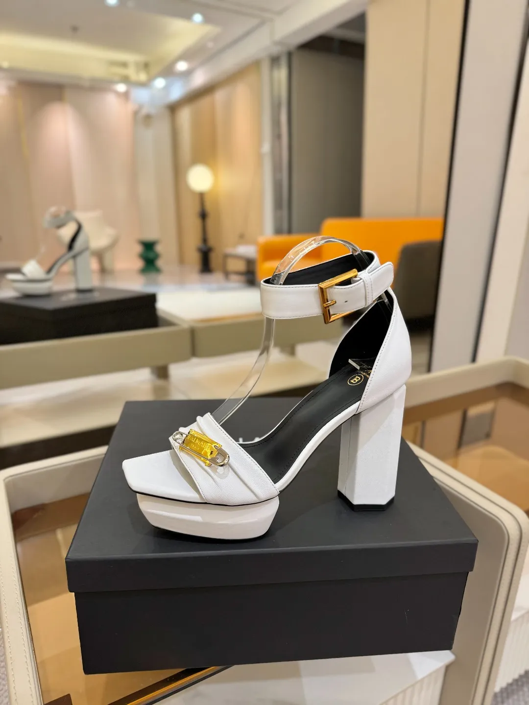 Balmain 白 ファッションプラットフォームサンダル