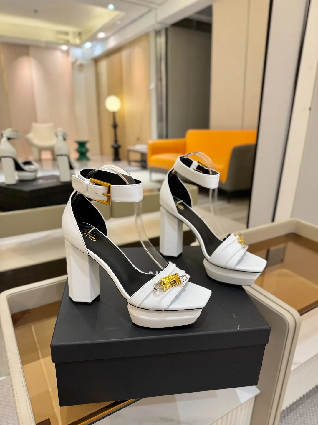 Balmain 白 ファッションプラットフォームサンダル - 画像 (3)