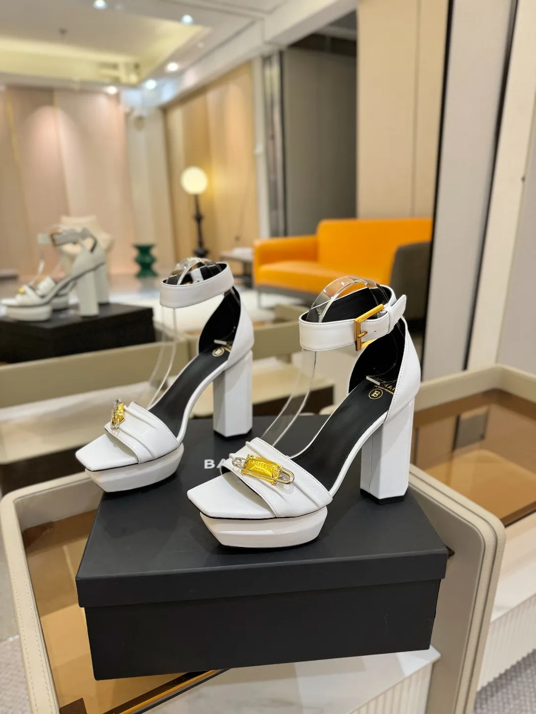 Balmain 白 ファッションプラットフォームサンダル - 画像 (4)