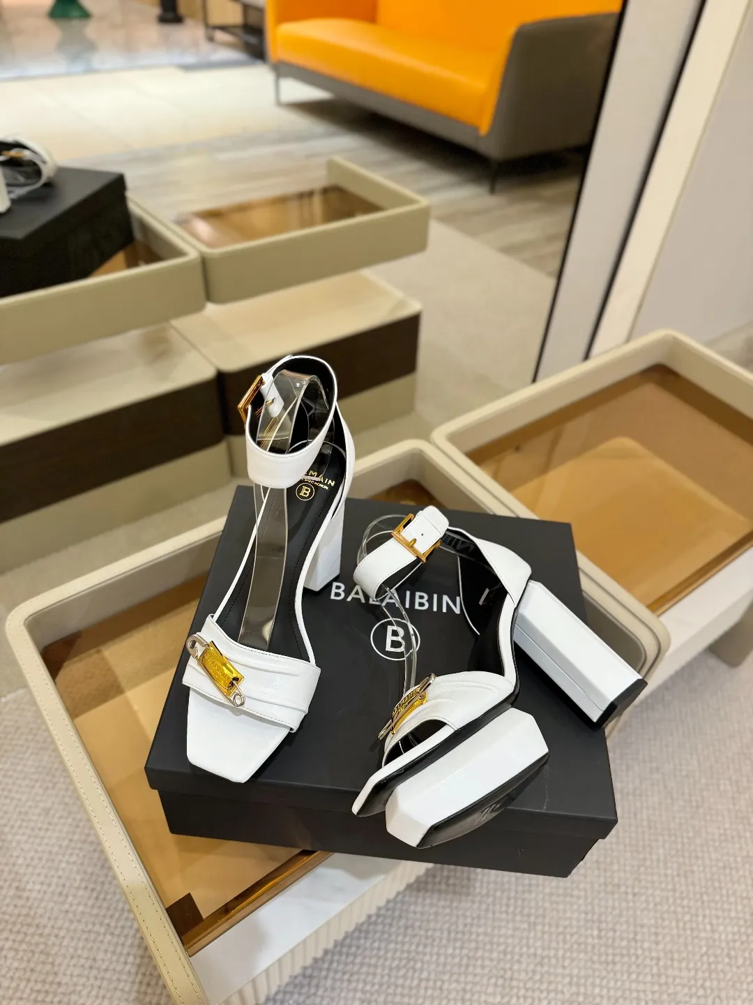 Balmain 白 ファッションプラットフォームサンダル - 画像 (6)