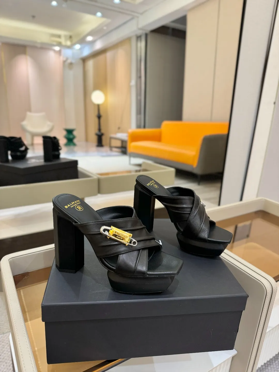 Balmain ブラック防水プラットフォームハイヒールスリッパ - 画像 (3)