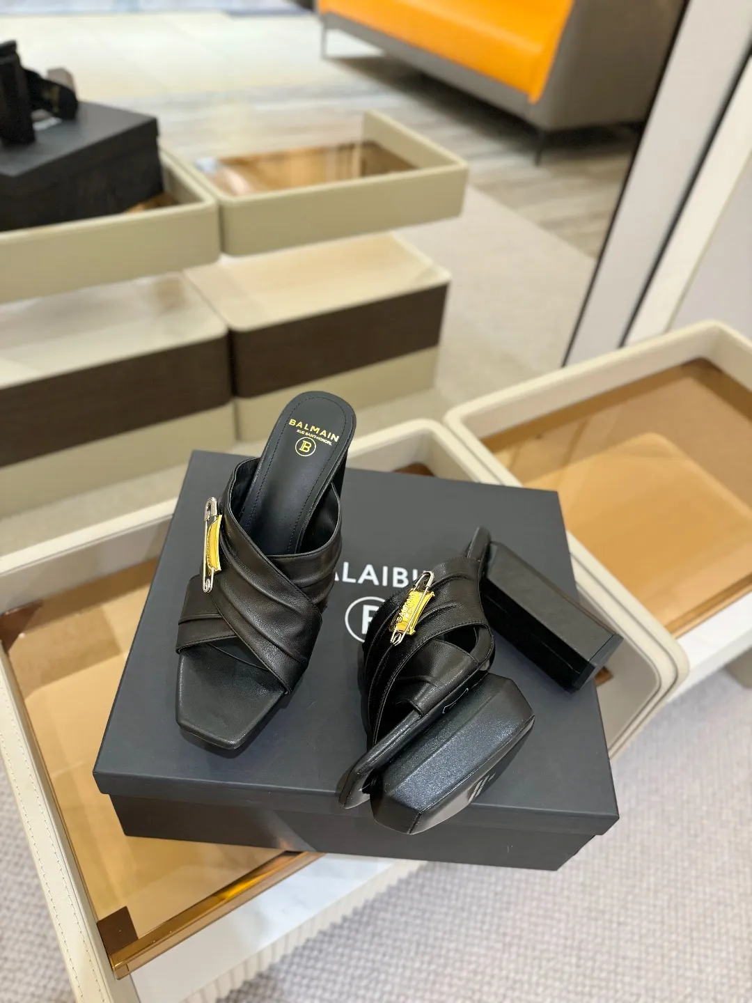 Balmain ブラック防水プラットフォームハイヒールスリッパ - 画像 (6)