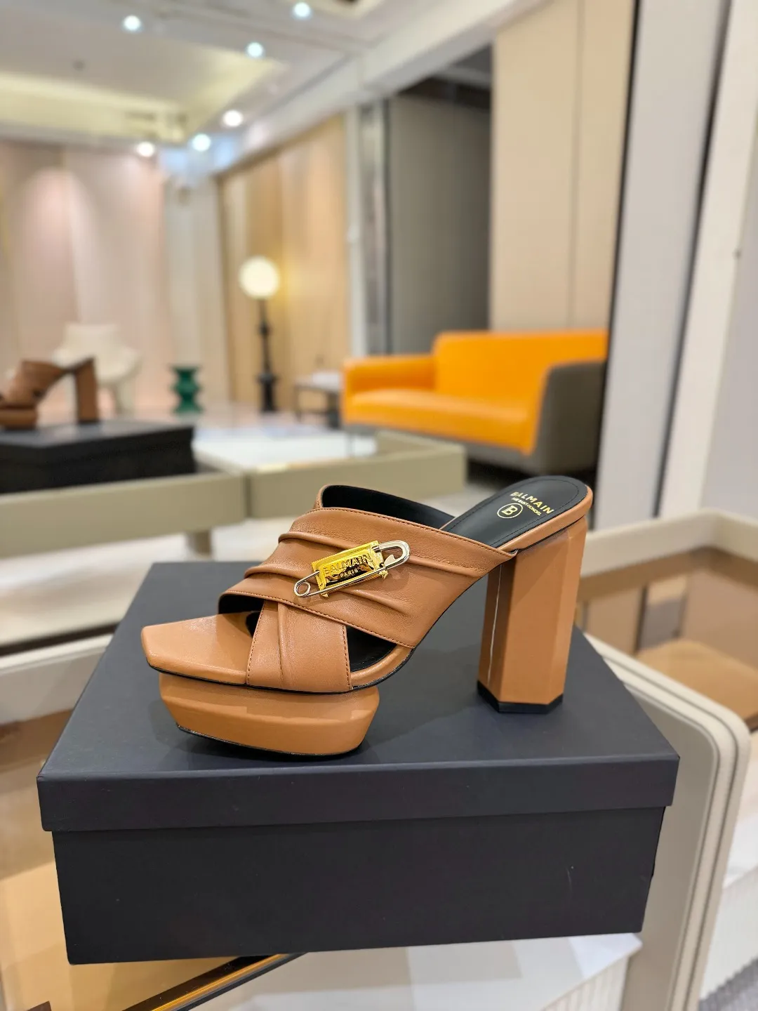 ピエールバルマン タン色 ファッションプラットフォームハイヒールスリッパ