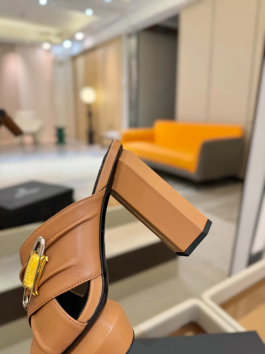 ピエールバルマン タン色 ファッションプラットフォームハイヒールスリッパ - 画像 (9)