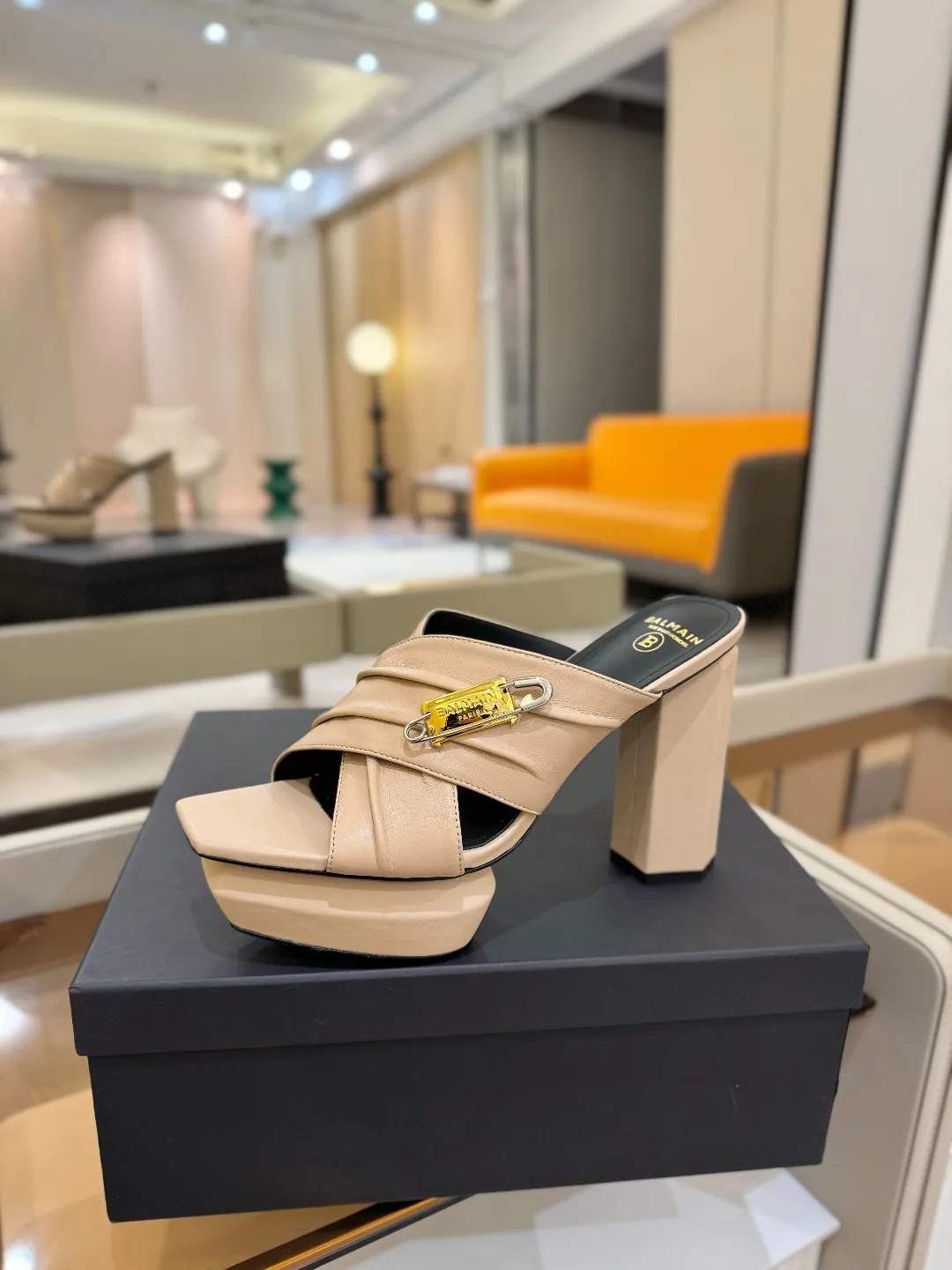 Balmain 2025 防水プラットフォームハイヒールのスリッパ ベージュ ファッション