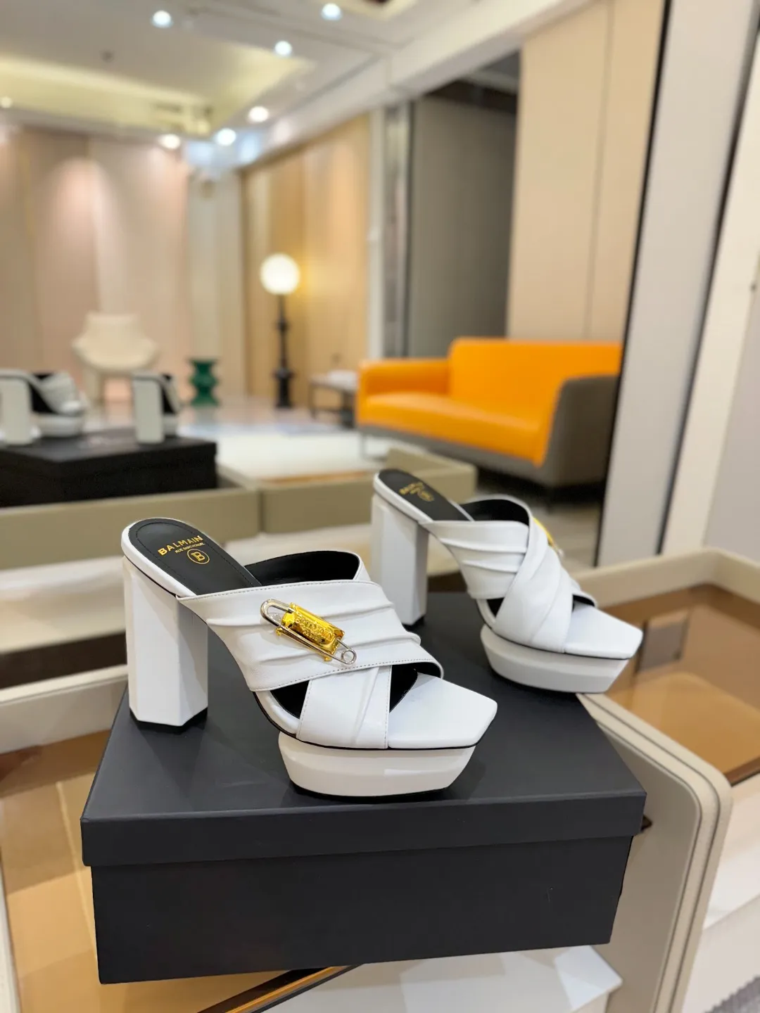 Balmain 2025 白防水プラットフォームハイヒールのスリッパファッション - 画像 (3)