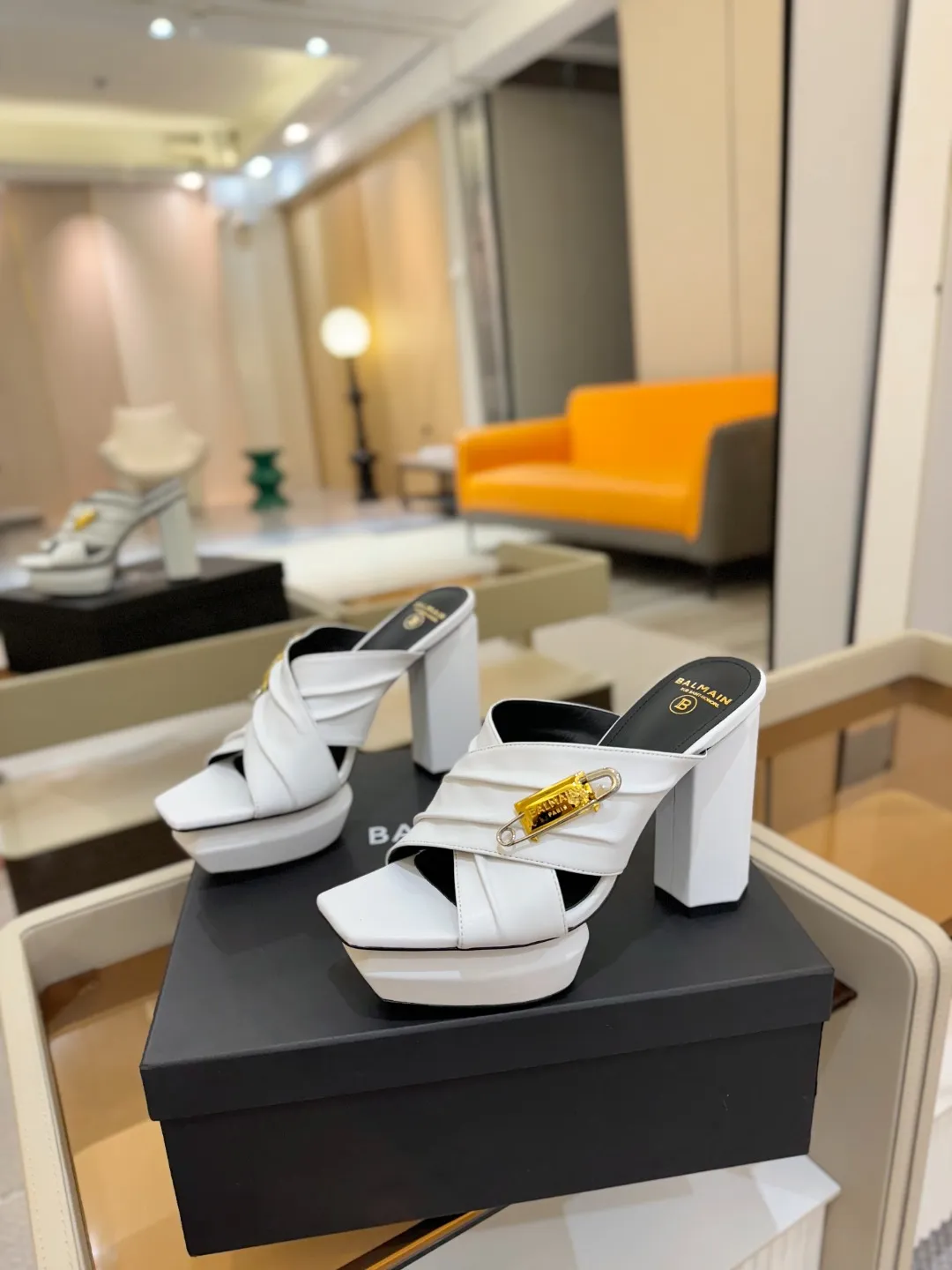 Balmain 2025 白防水プラットフォームハイヒールのスリッパファッション - 画像 (4)