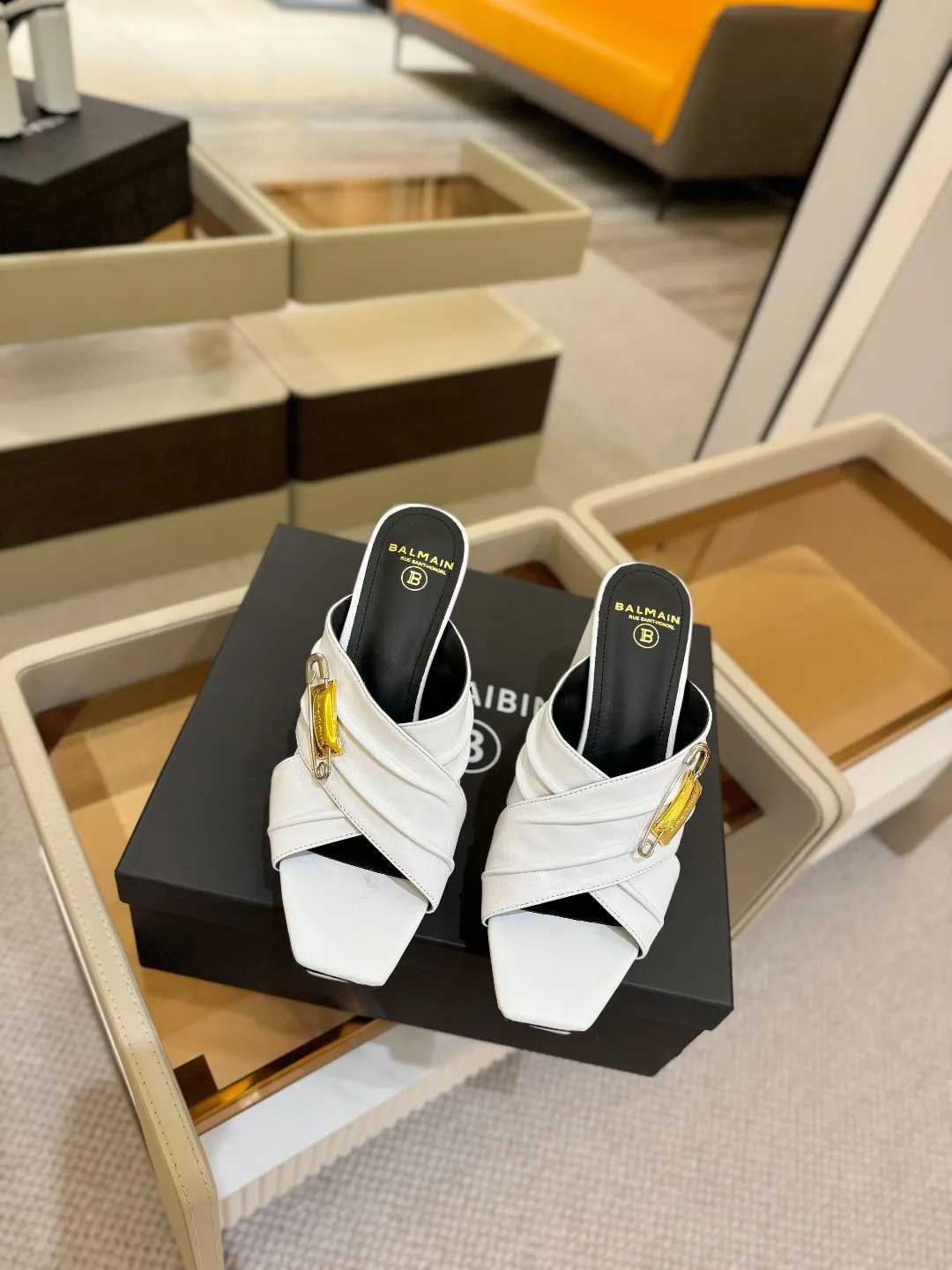 Balmain 2025 白防水プラットフォームハイヒールのスリッパファッション - 画像 (5)