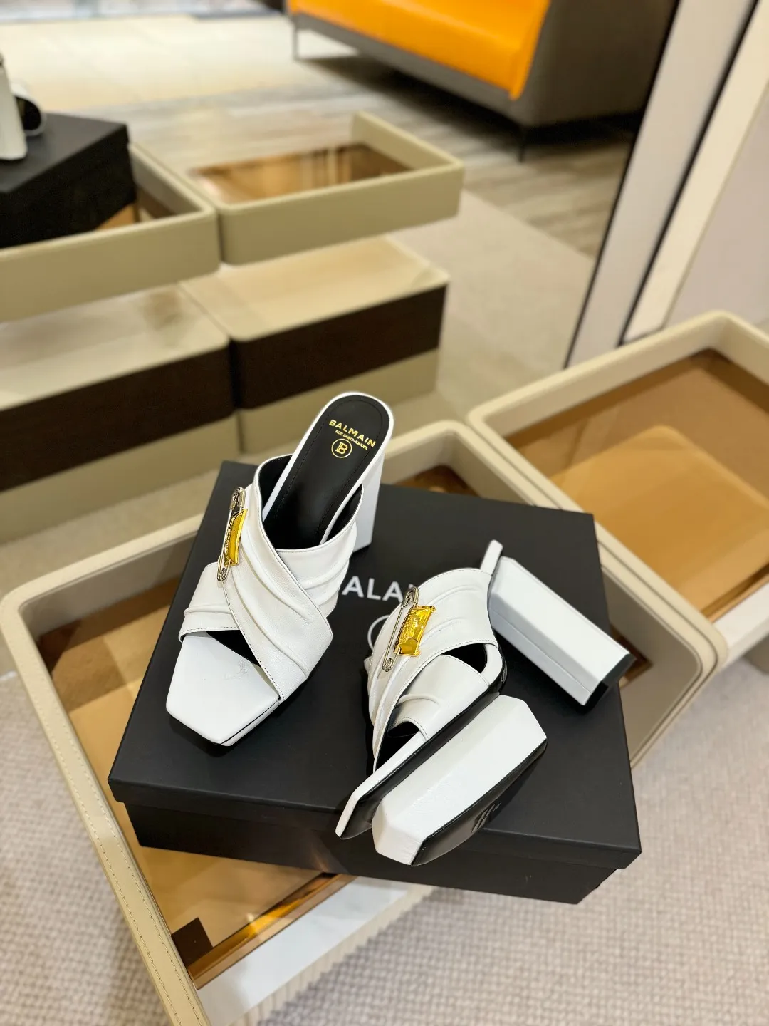 Balmain 2025 白防水プラットフォームハイヒールのスリッパファッション - 画像 (6)